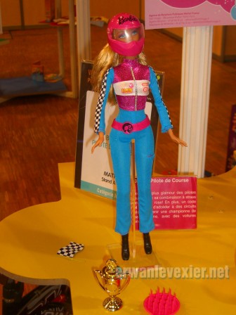 Barbie Pilote de course Mattel 2010